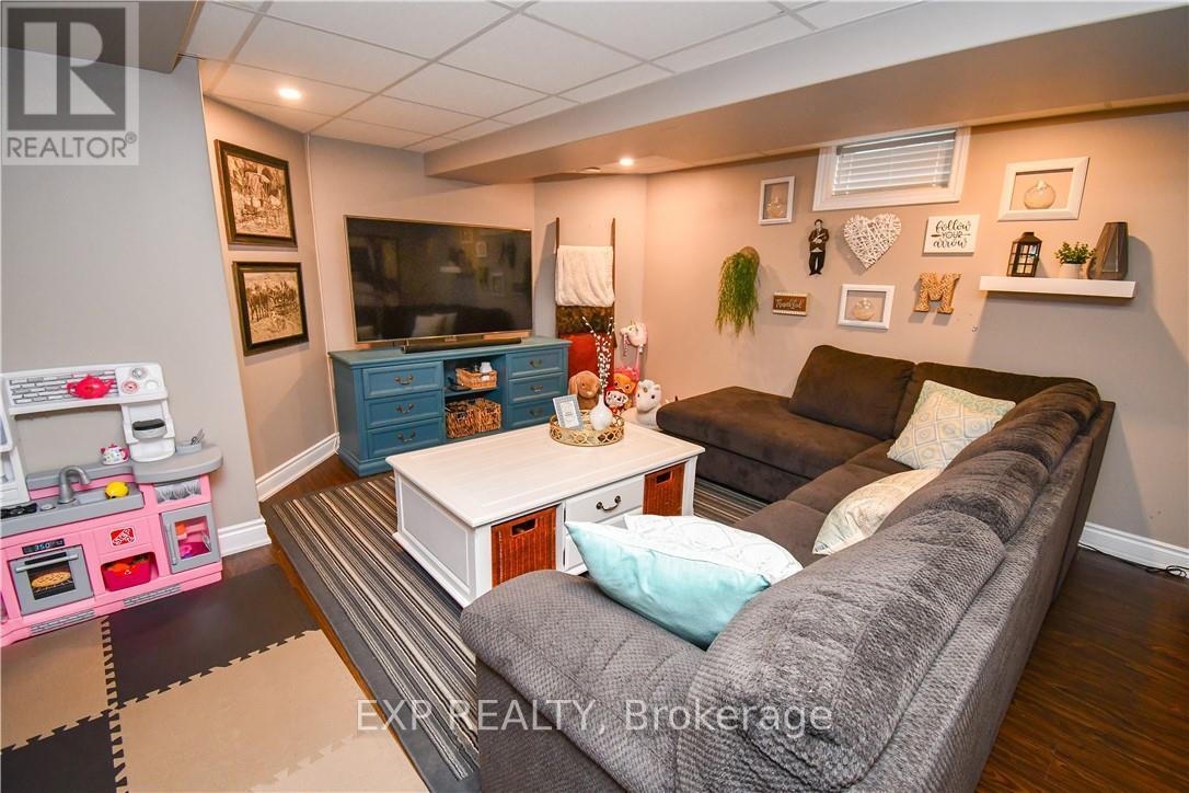 452 Greenwood Drive, Essa, Ontario  L0M 1B6 - Photo 35 - N12199274