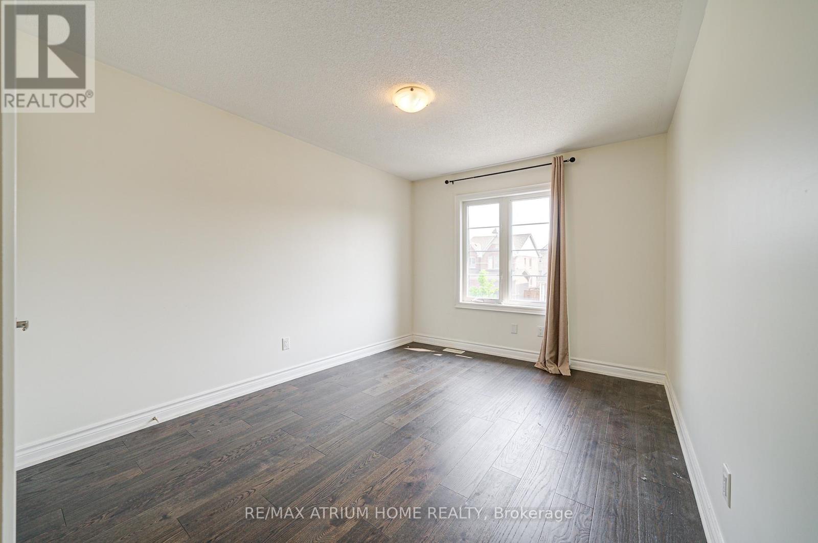 24 Briarfield Avenue, East Gwillimbury (Sharon), Ontario  L9N 0P5 - Photo 17 - N12199380