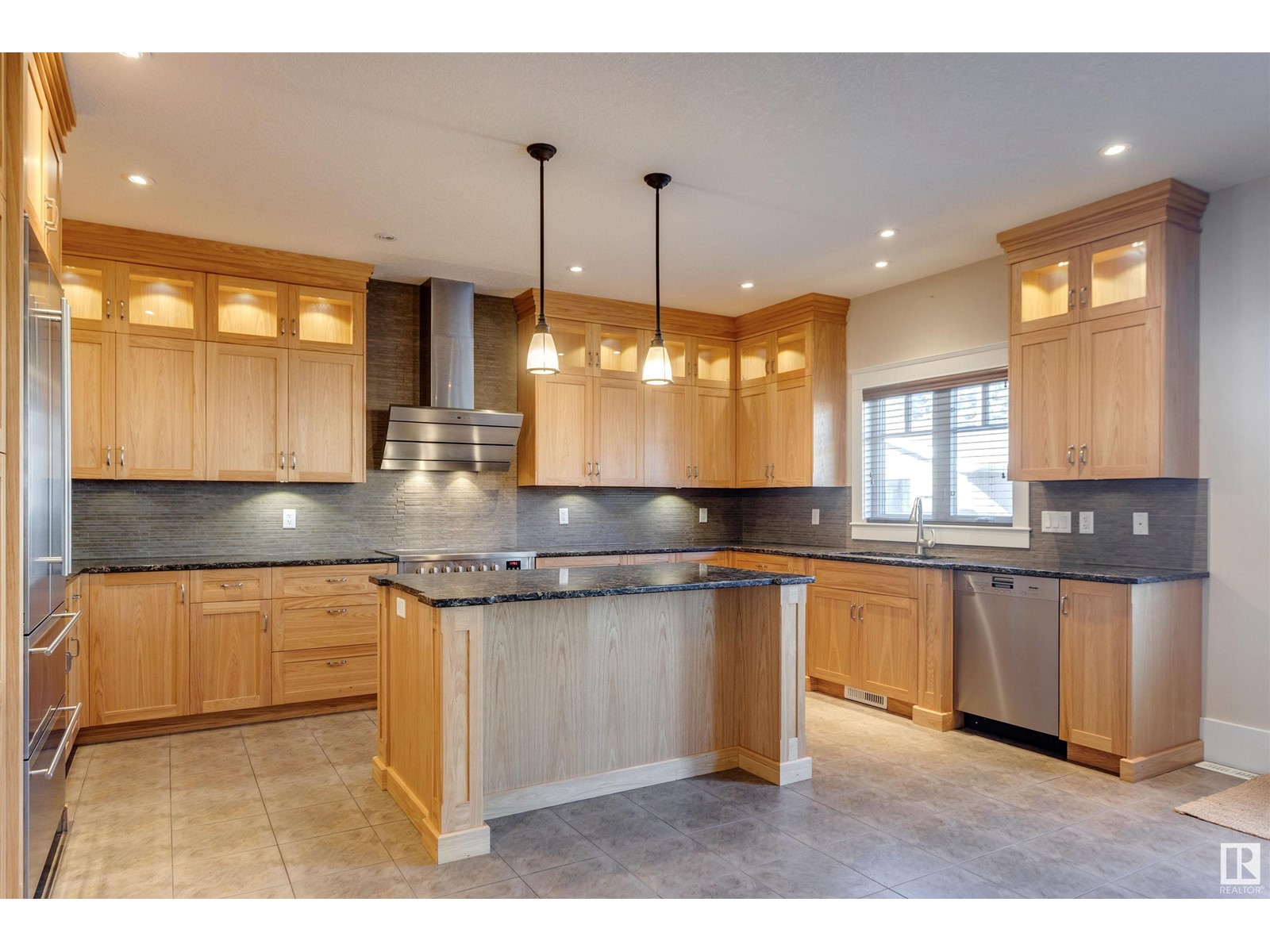 Property at 11026 80 AV NW image 4