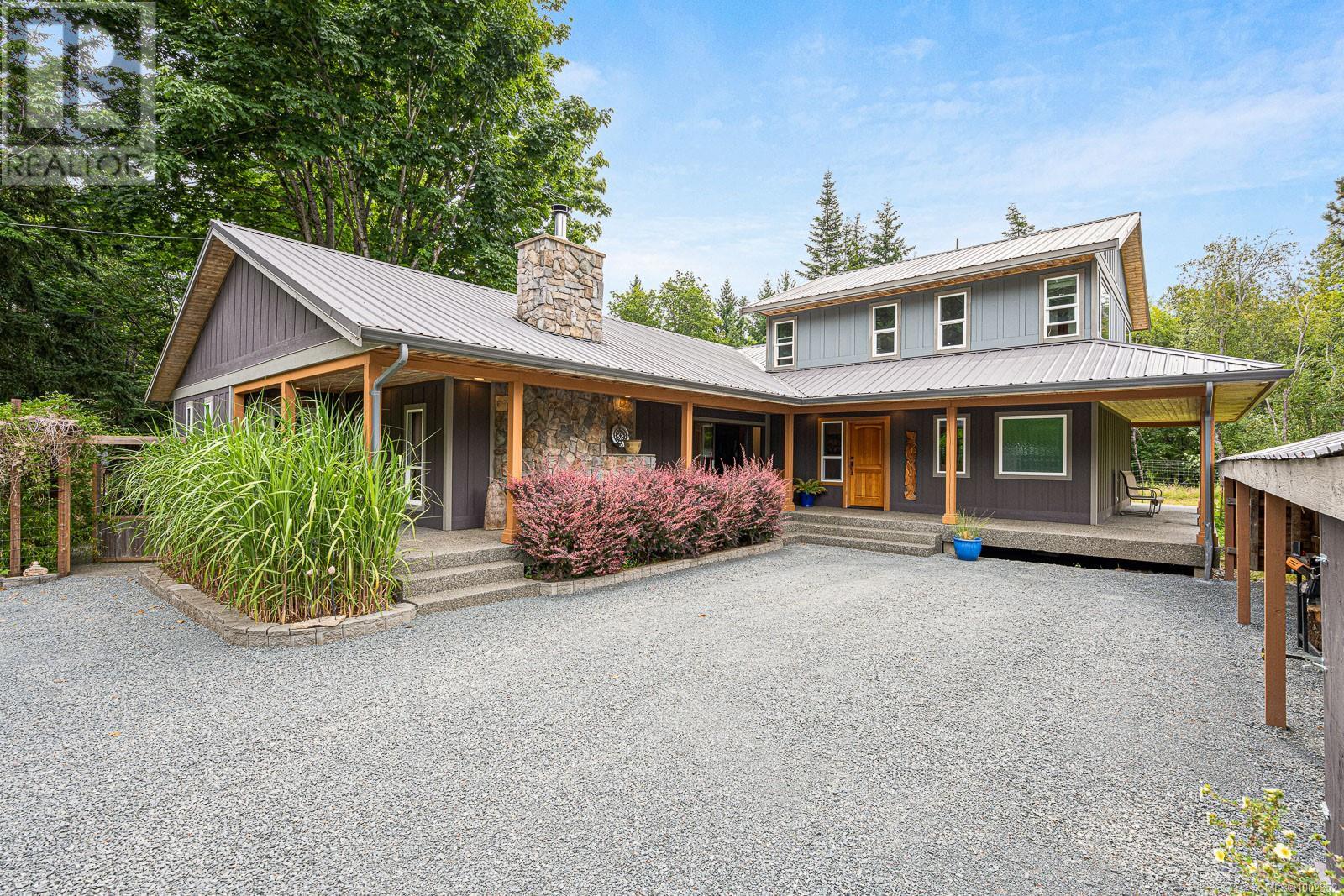 1872 Waveland Rd, Courtenay, British Columbia