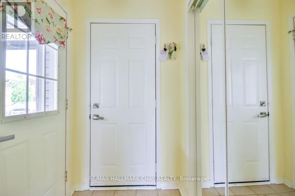 19 Taylor Drive, Barrie, Ontario  L4N 8K6 - Photo 3 - S12199346