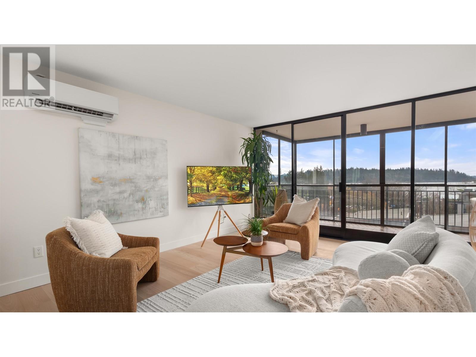 401 475 13th Street, West Vancouver, British Columbia  V7T 2N7 - Photo 1 - R2998514