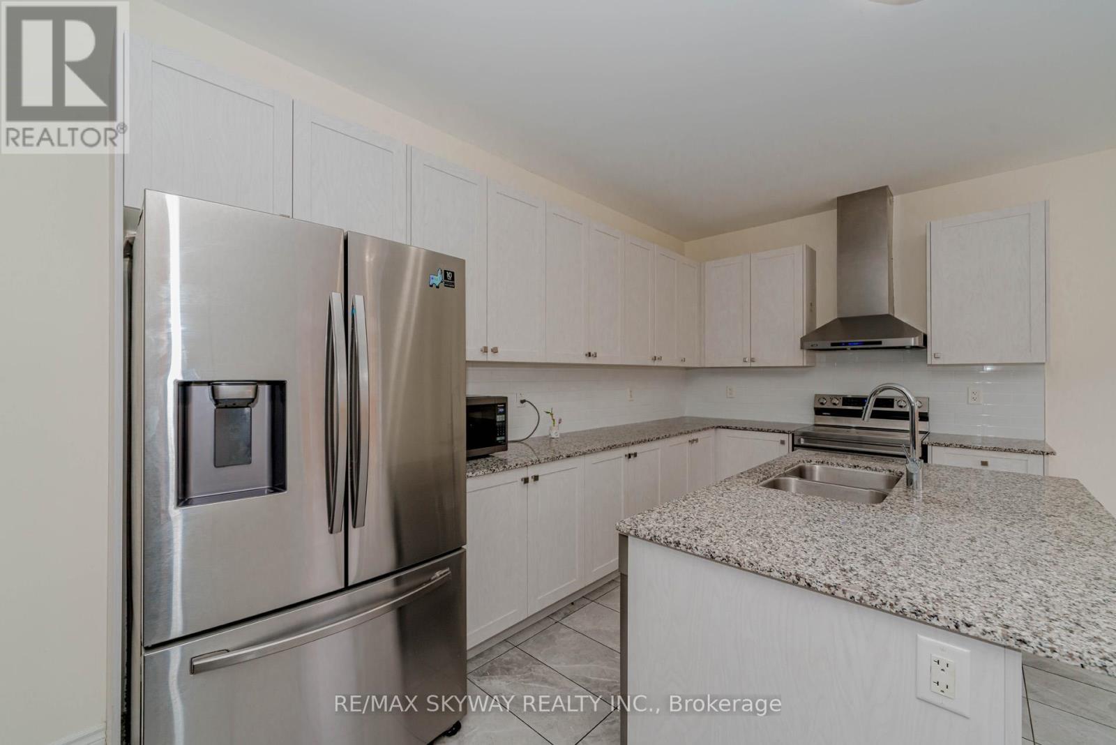 29 Thornvalley Terrace W, Caledon, Ontario  L7C 4H9 - Photo 17 - W12199200
