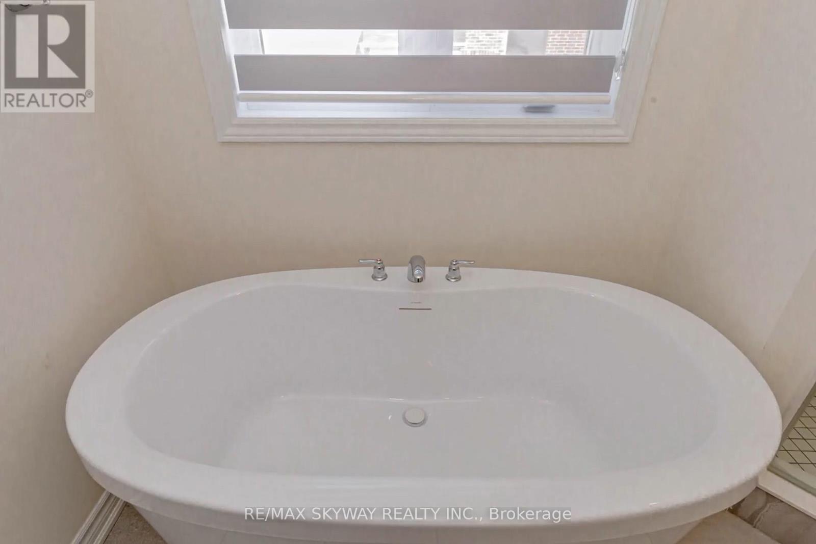 29 Thornvalley Terrace W, Caledon, Ontario  L7C 4H9 - Photo 33 - W12199200