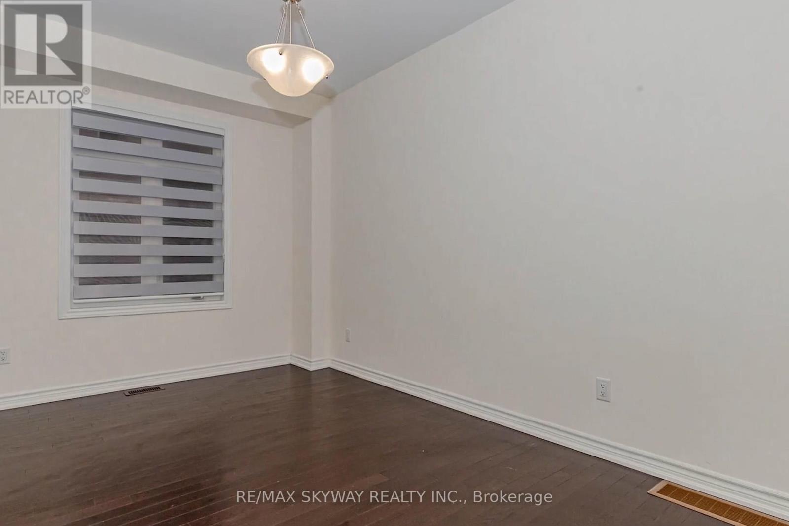 29 Thornvalley Terrace W, Caledon, Ontario  L7C 4H9 - Photo 6 - W12199200