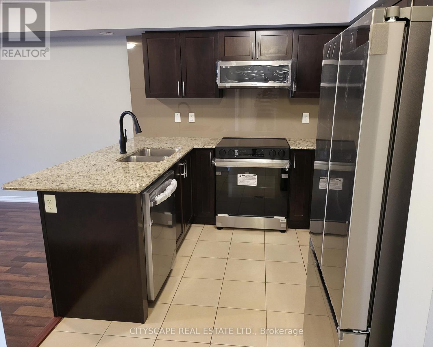 6 - 2496 Post Road, Oakville, Ontario  L6H 0K1 - Photo 7 - W12199216