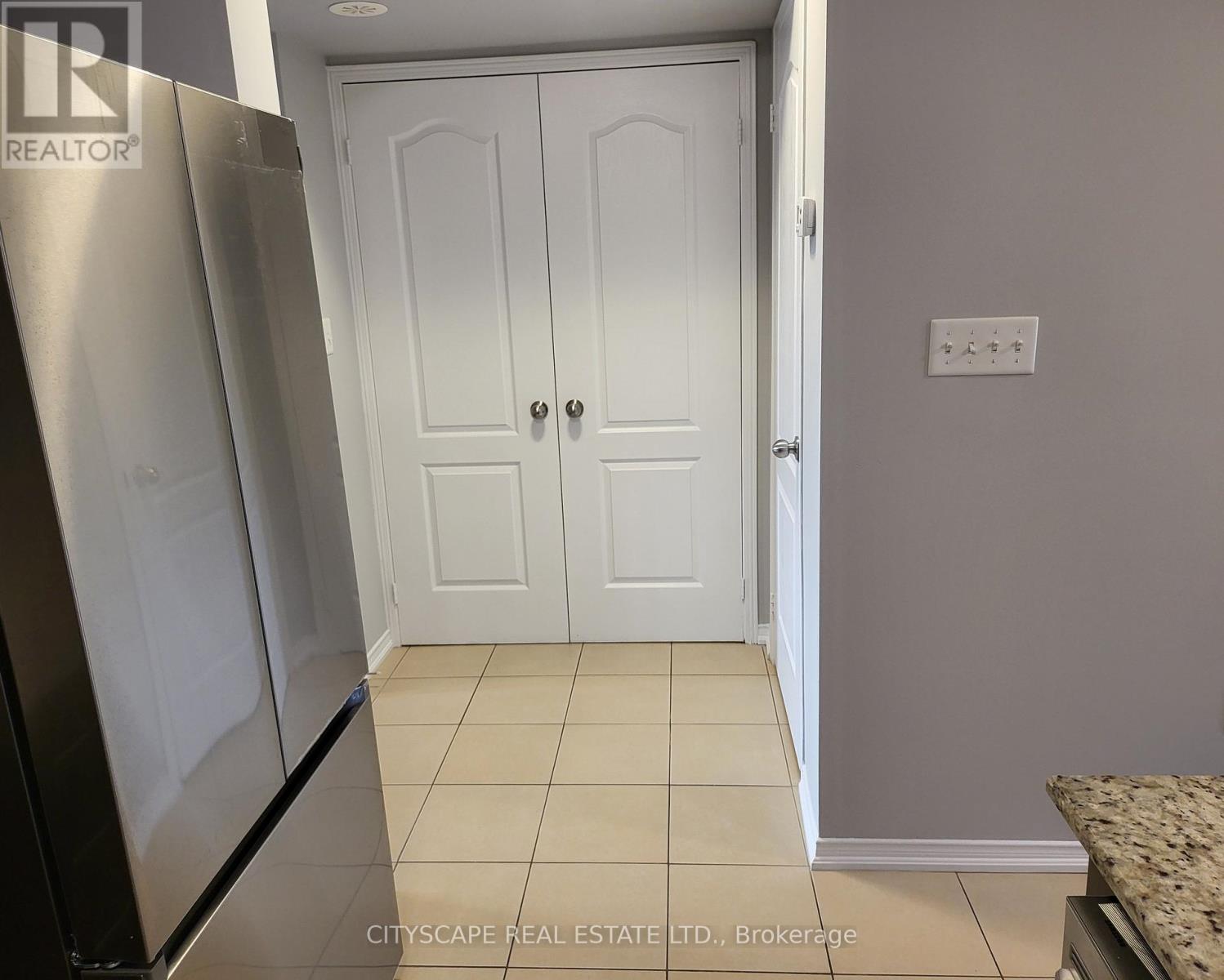 6 - 2496 Post Road, Oakville, Ontario  L6H 0K1 - Photo 8 - W12199216