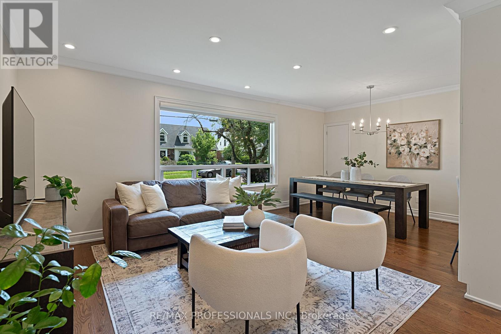 24 Castlebar Road, Toronto, Ontario  M8Z 2J5 - Photo 4 - W12199230