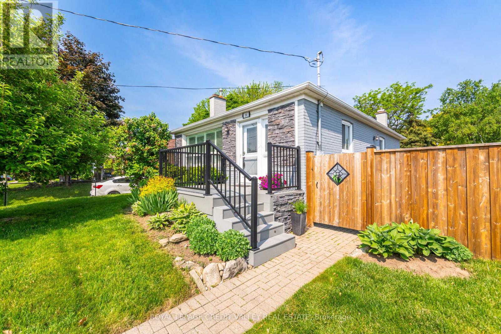 391 Mountainview Drive, Milton, Ontario  L9T 1W1 - Photo 1 - W12199247