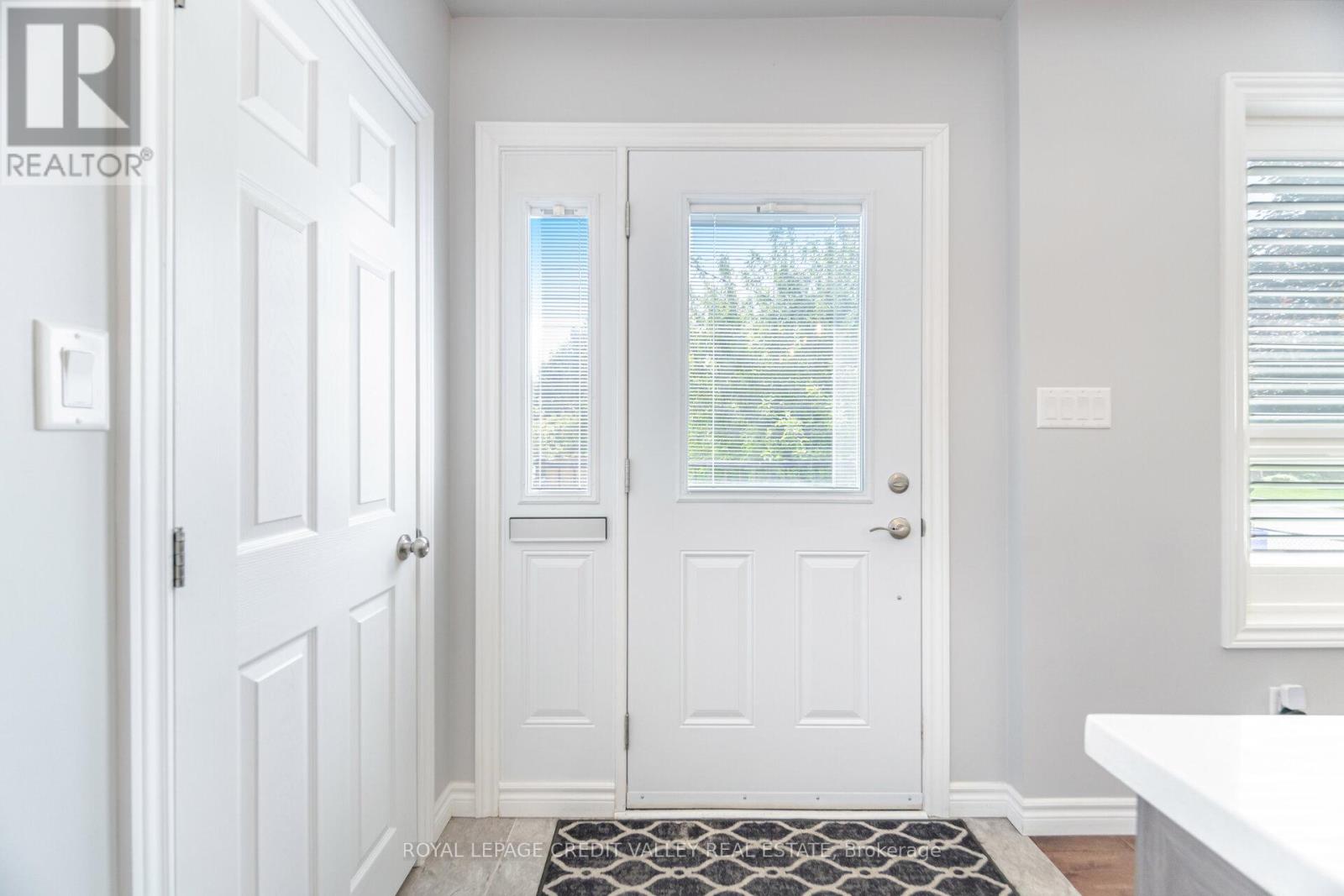 391 Mountainview Drive, Milton, Ontario  L9T 1W1 - Photo 8 - W12199247