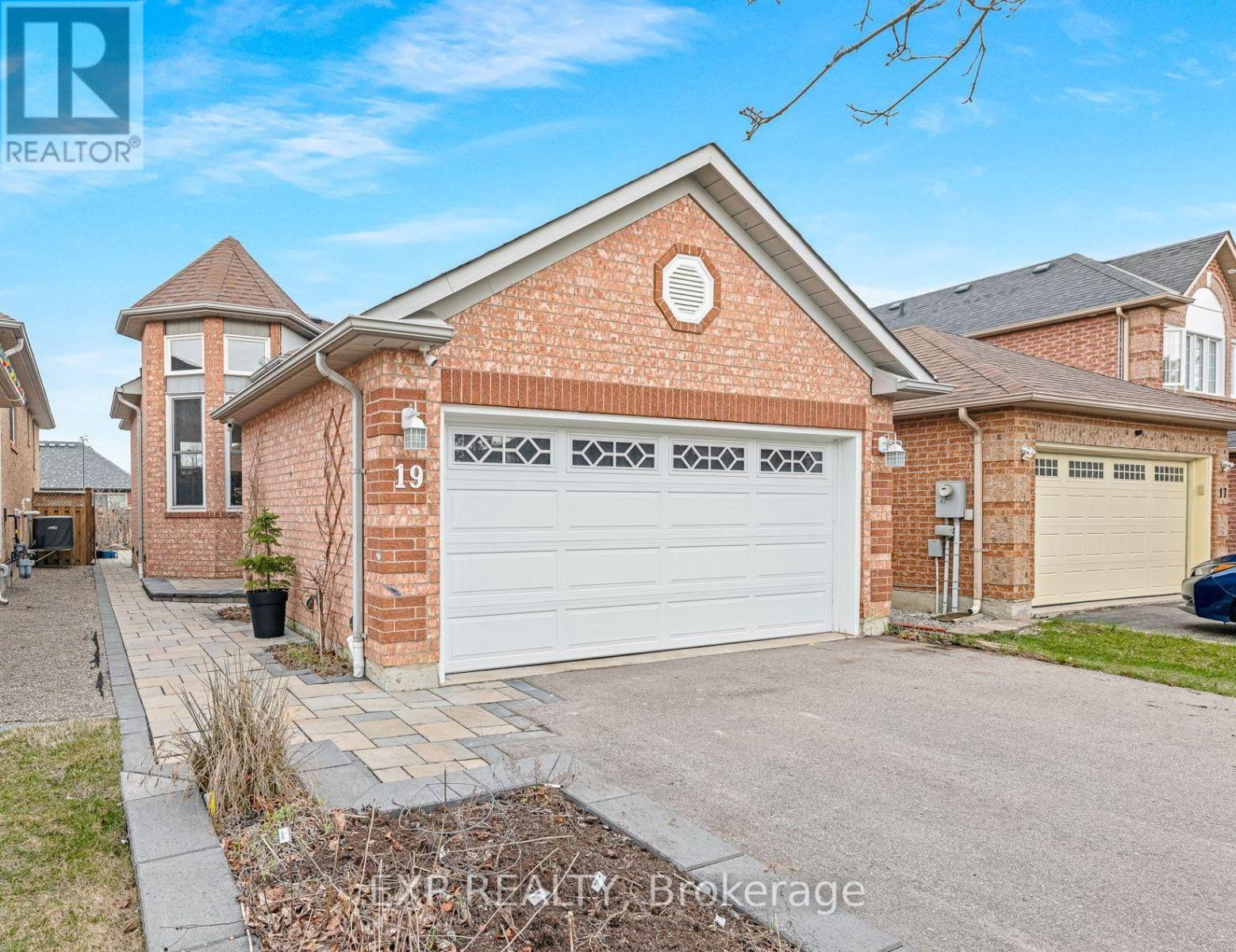 19 SILKWOOD CRESCENT, Brampton, Ontario