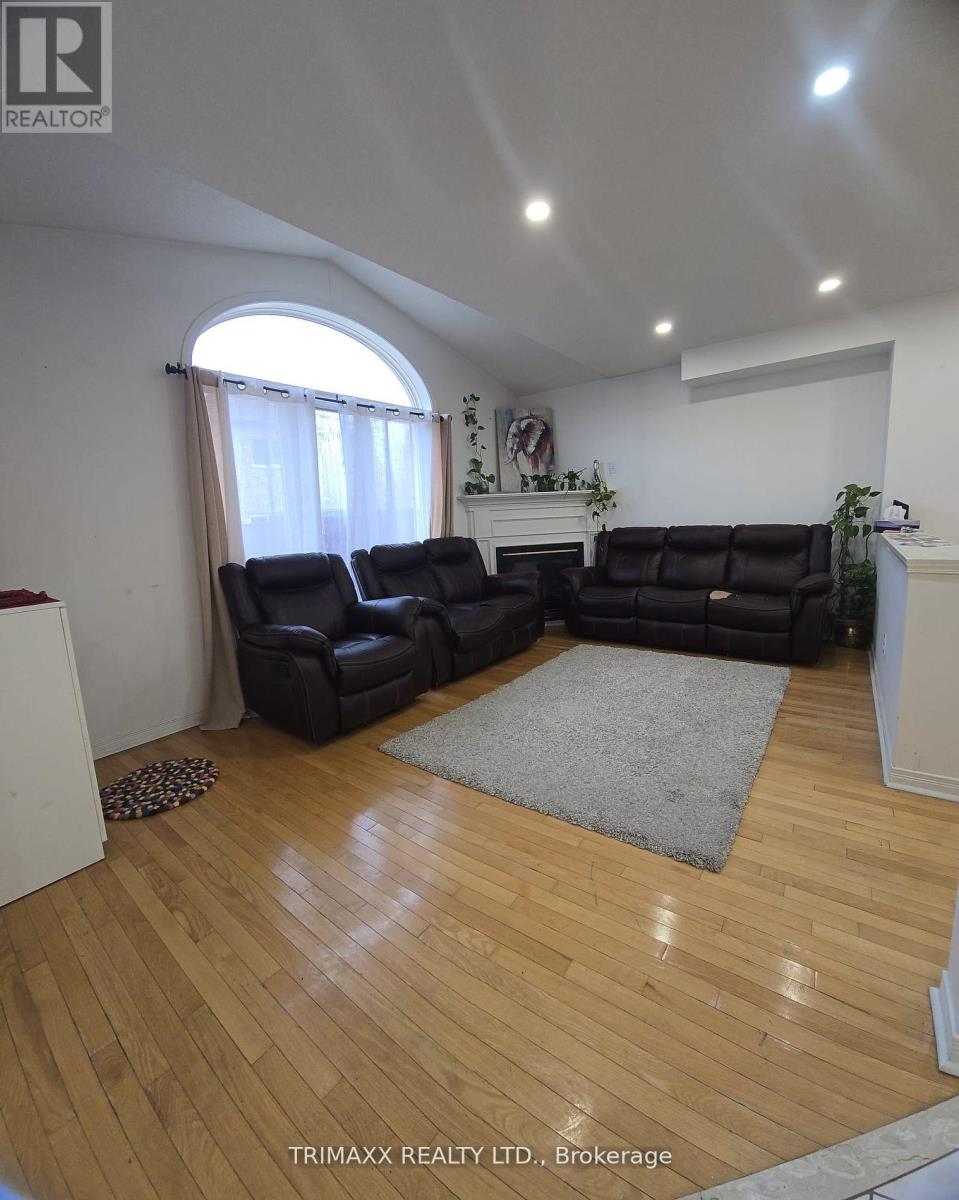87 Heartleaf Crescent, Brampton, Ontario  L7A 2B9 - Photo 6 - W12199303