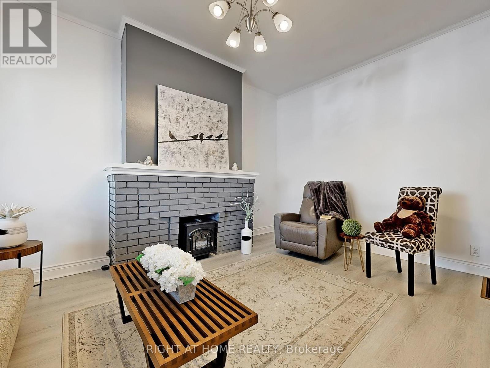1072 Dufferin Street, Toronto (Dovercourt-Wallace Emerson-Junction), Ontario  M6H 4B6 - Photo 8 - W12199313