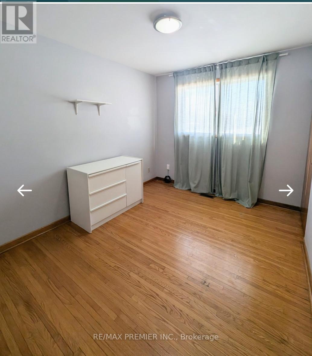 Main Floor - 71 Sorlyn Avenue, Toronto, Ontario  M6L 1H7 - Photo 9 - W12199316