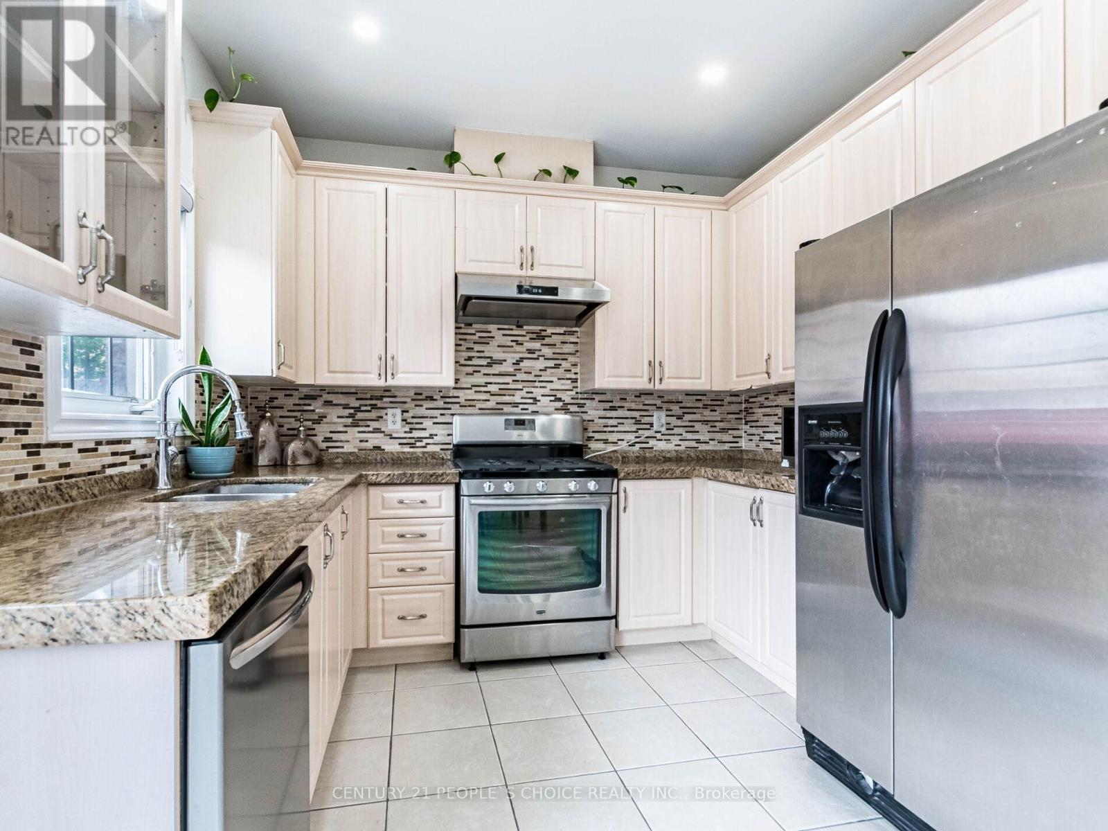 74 Crystalview Crescent, Brampton (Bram East), Ontario  L6P 2S3 - Photo 13 - W12199317