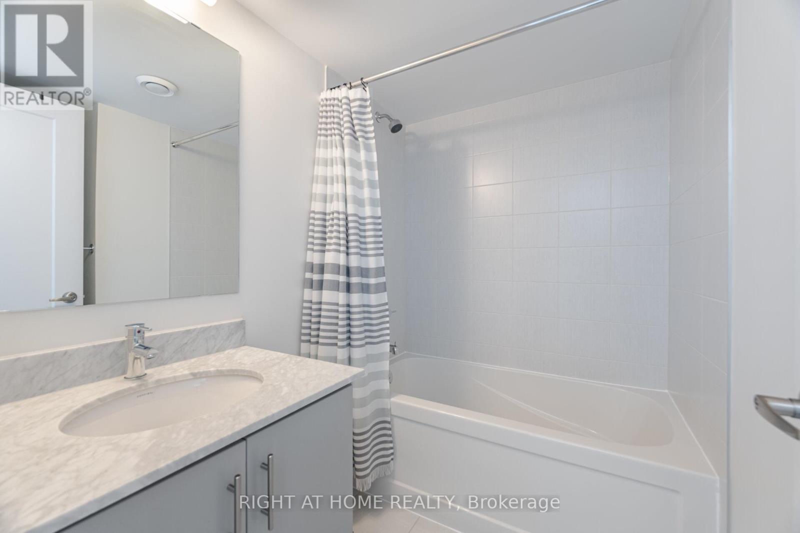343 - 349 Wheat Boom Drive, Oakville, Ontario  L6H 7X5 - Photo 35 - W12199333