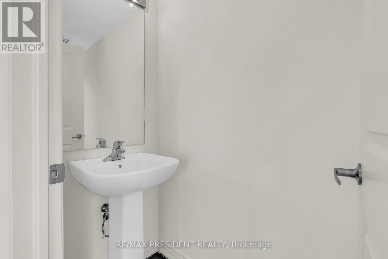 34 Queenpost Drive E, Brampton, Ontario  L6Y 6L2 - Photo 12 - W12199377