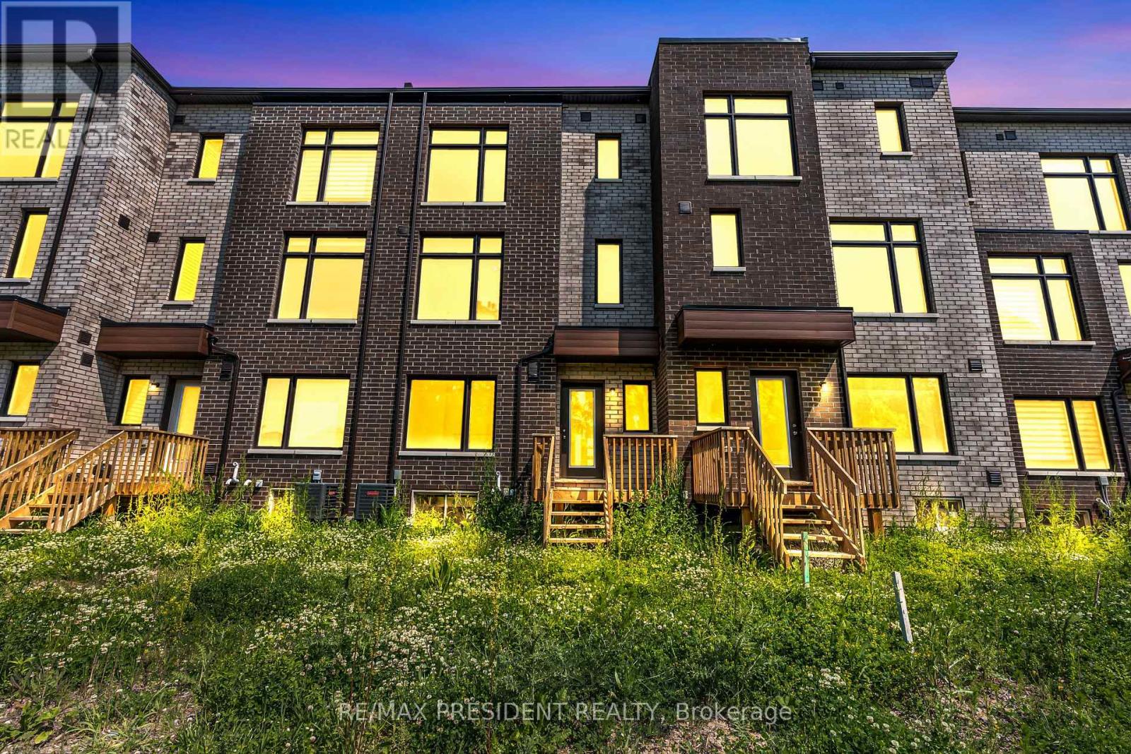 34 Queenpost Drive E, Brampton, Ontario  L6Y 6L2 - Photo 2 - W12199377