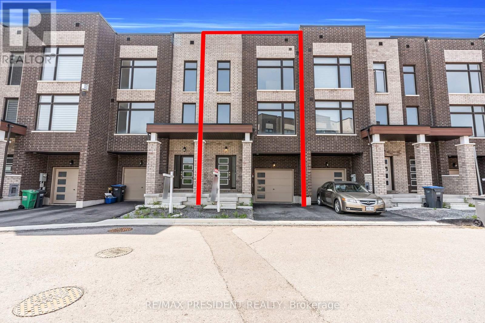 34 Queenpost Drive E, Brampton, Ontario  L6Y 6L2 - Photo 3 - W12199377