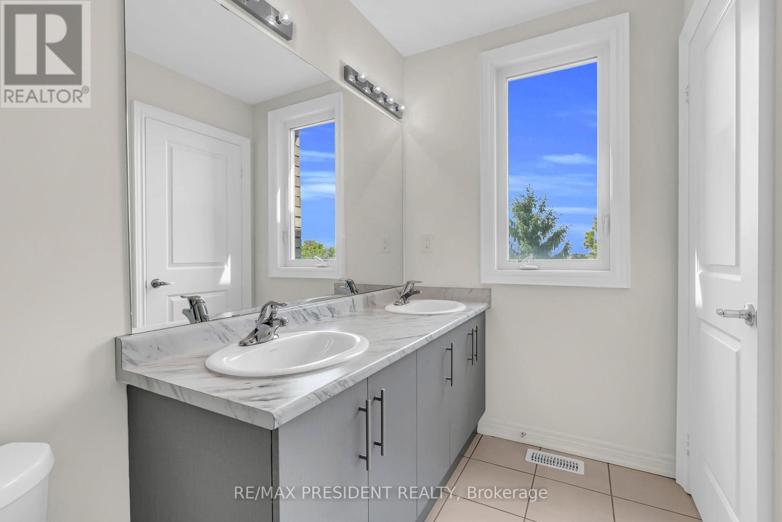 34 Queenpost Drive E, Brampton, Ontario  L6Y 6L2 - Photo 32 - W12199377
