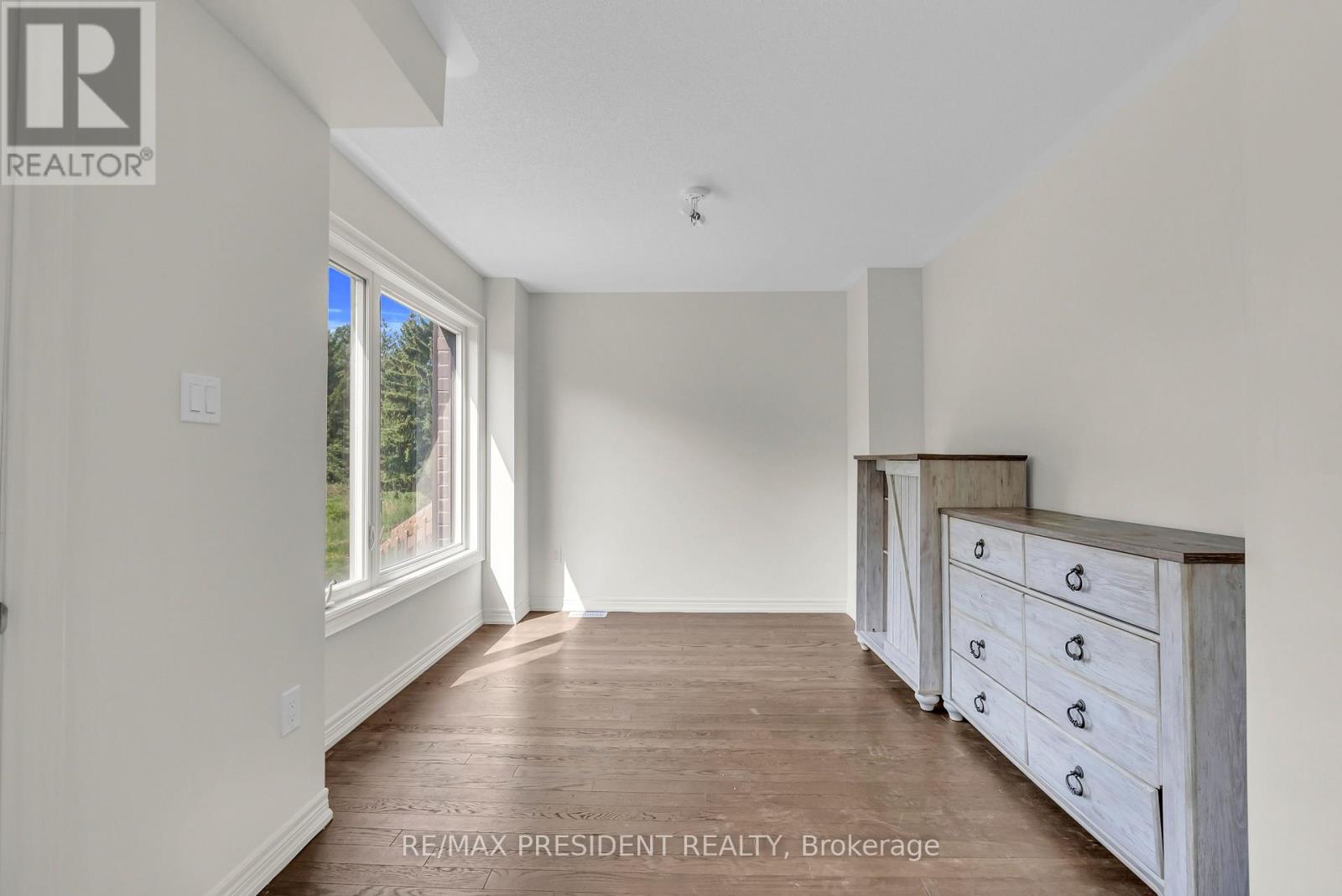 34 Queenpost Drive E, Brampton, Ontario  L6Y 6L2 - Photo 9 - W12199377