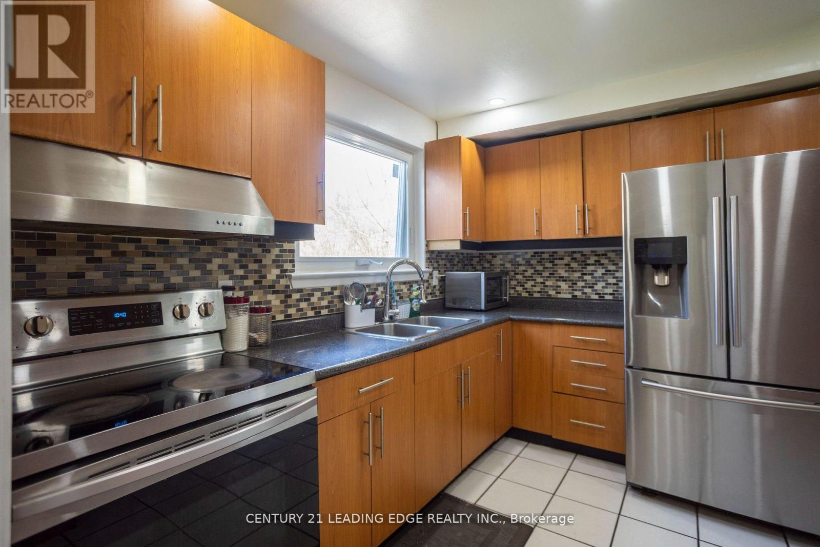 111 Folkstone Crescent, Brampton, Ontario  L6T 3M6 - Photo 13 - W12199420