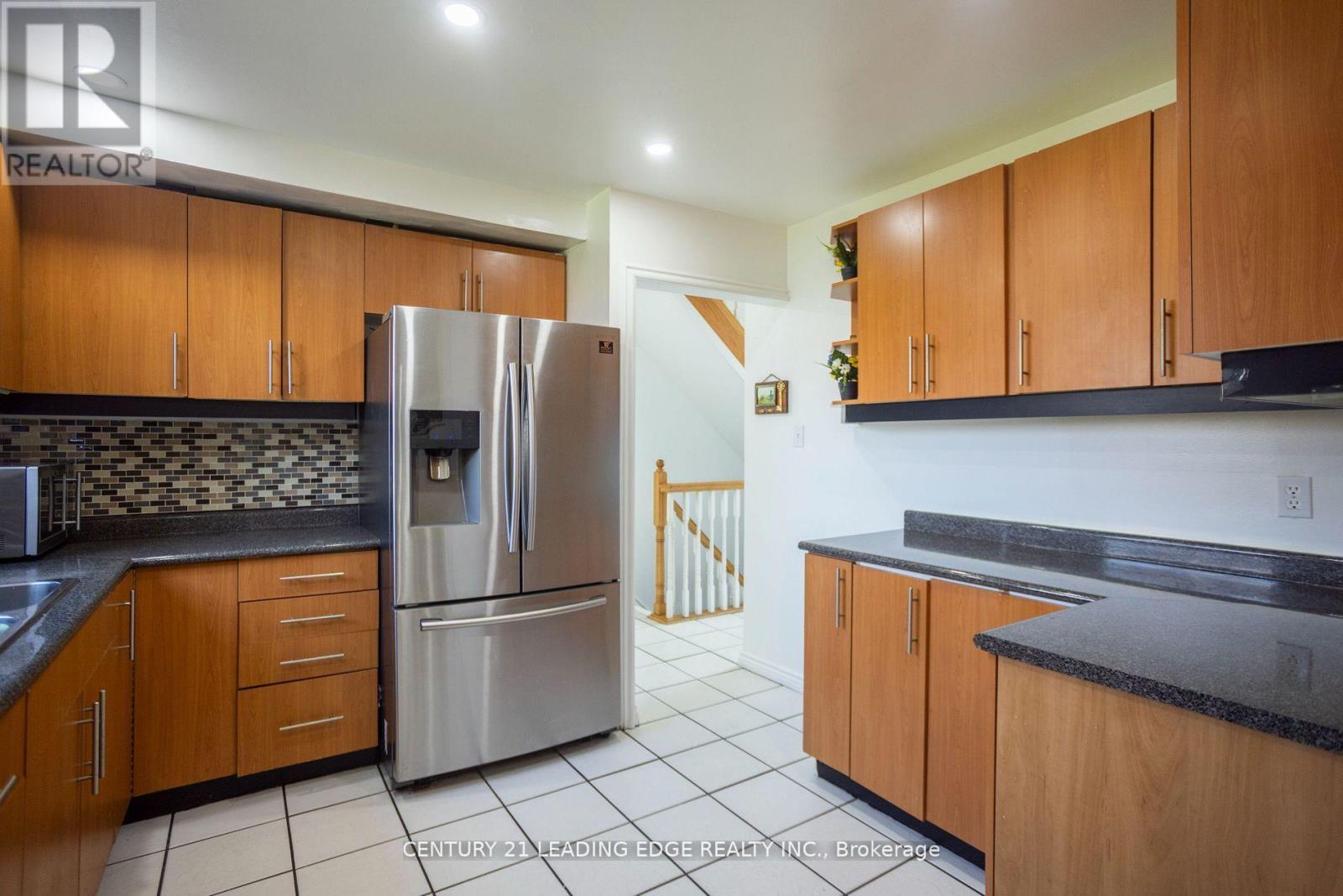 111 Folkstone Crescent, Brampton, Ontario  L6T 3M6 - Photo 15 - W12199420