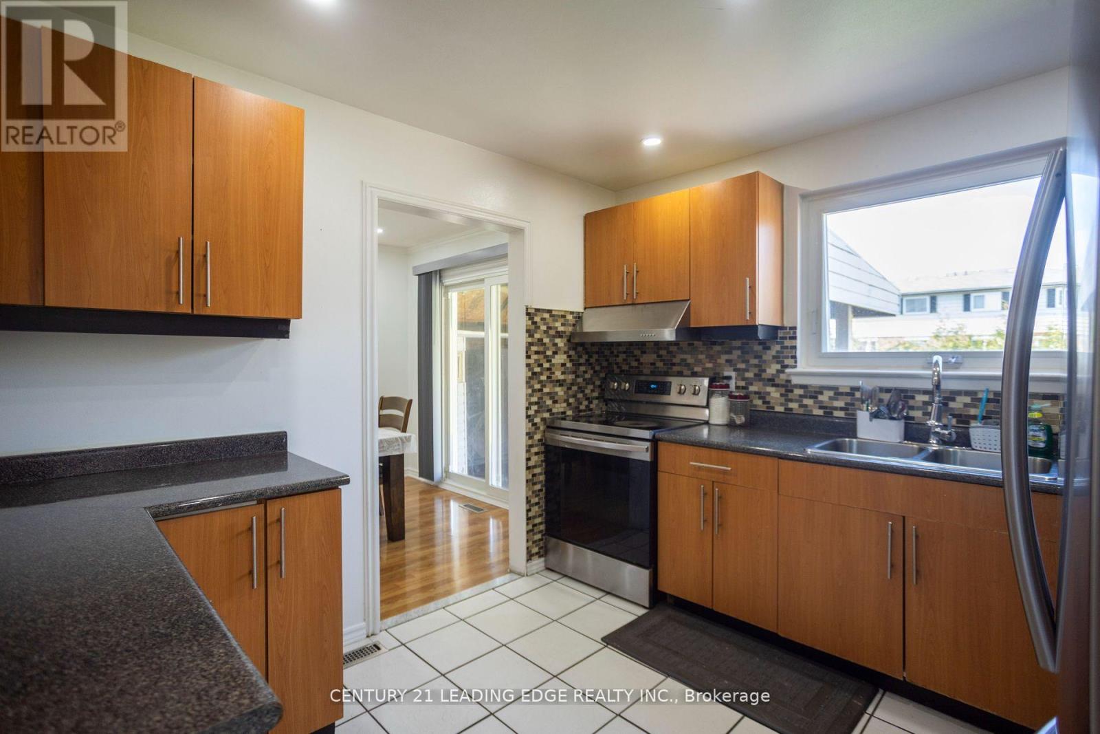 111 Folkstone Crescent, Brampton, Ontario  L6T 3M6 - Photo 16 - W12199420