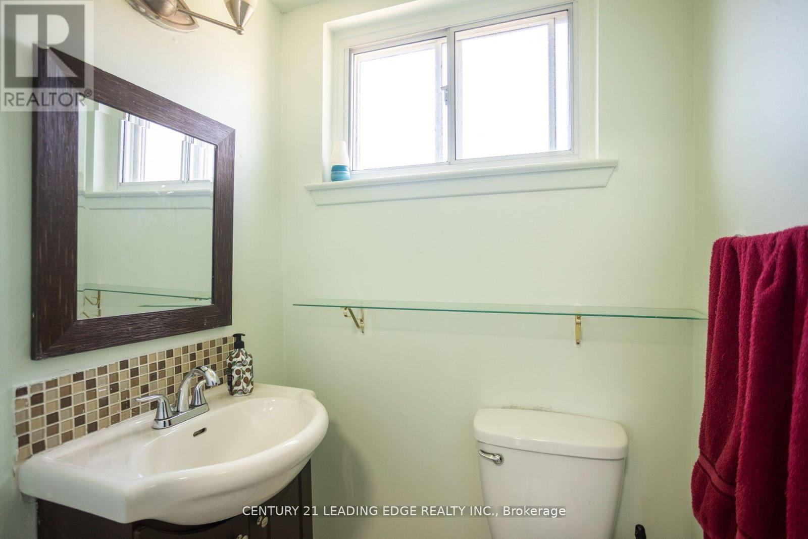 111 Folkstone Crescent, Brampton, Ontario  L6T 3M6 - Photo 17 - W12199420