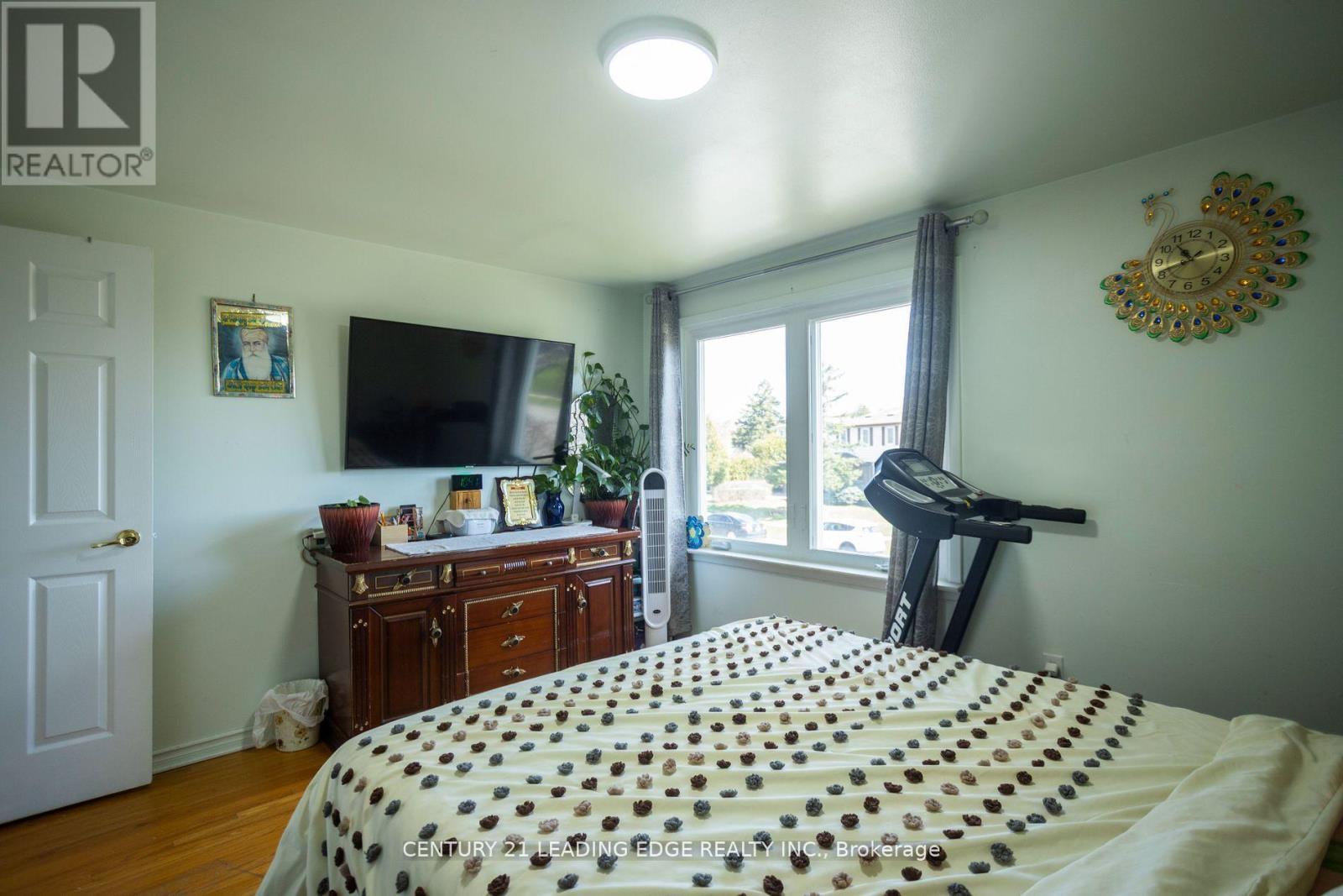 111 Folkstone Crescent, Brampton, Ontario  L6T 3M6 - Photo 20 - W12199420