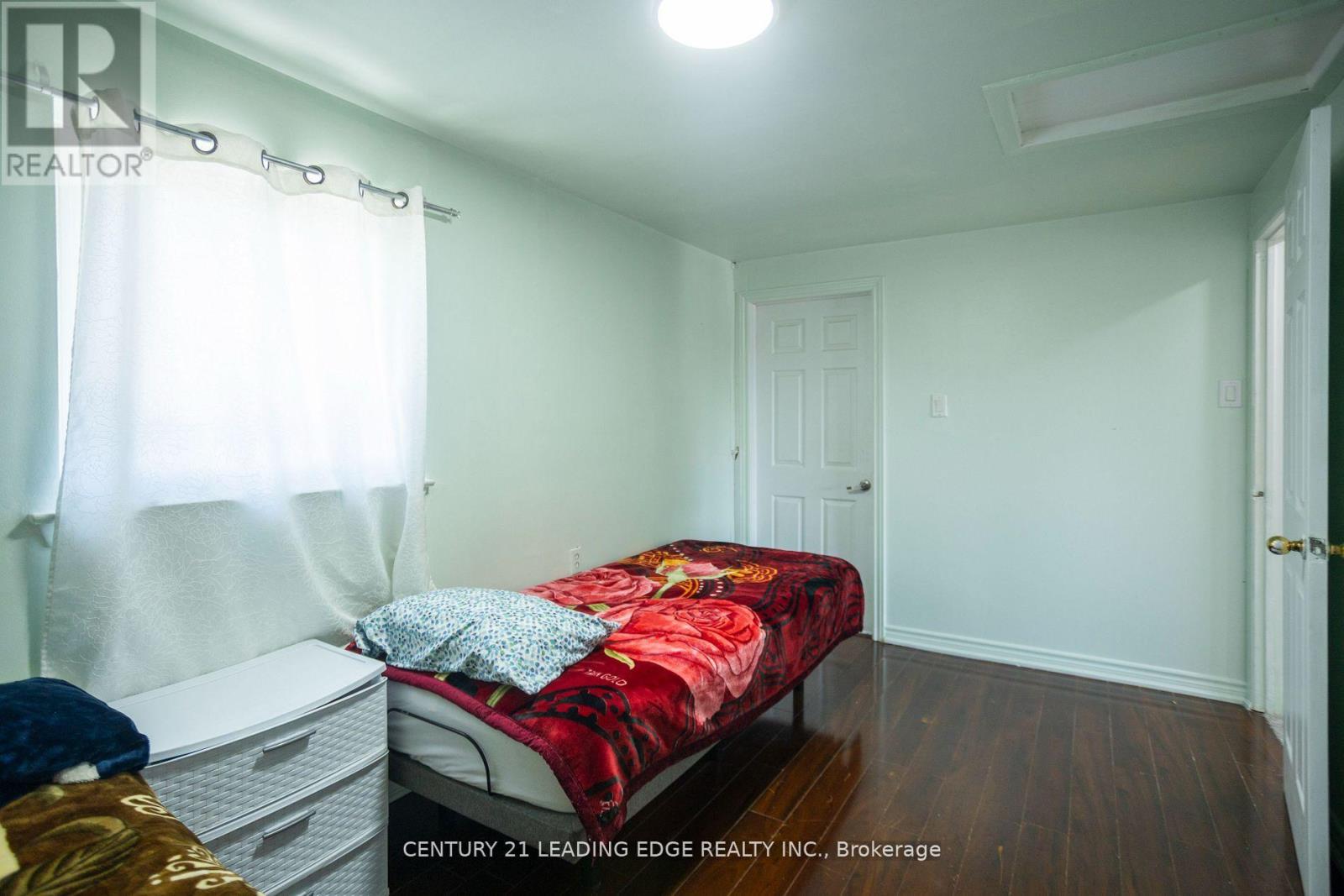 111 Folkstone Crescent, Brampton, Ontario  L6T 3M6 - Photo 23 - W12199420