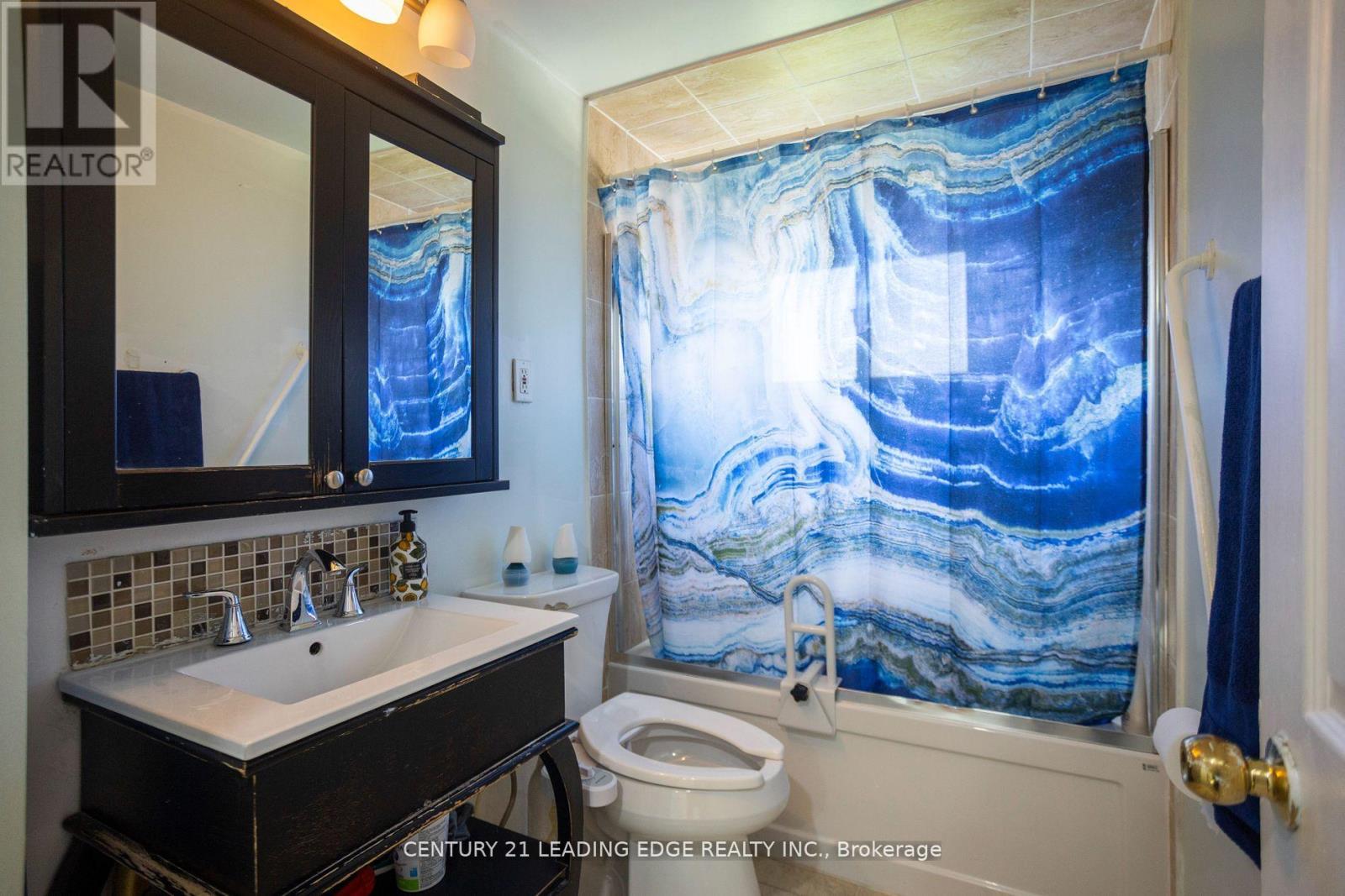 111 Folkstone Crescent, Brampton, Ontario  L6T 3M6 - Photo 27 - W12199420