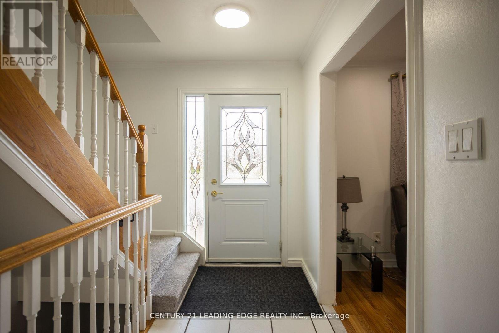 111 Folkstone Crescent, Brampton, Ontario  L6T 3M6 - Photo 6 - W12199420
