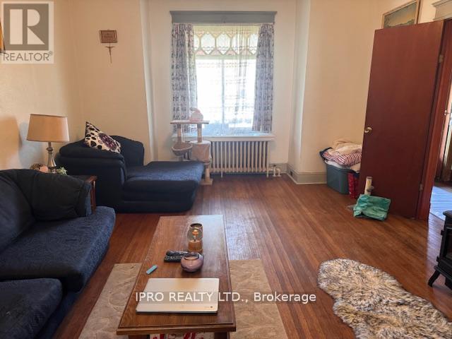 39 Humberside Avenue, Toronto, Ontario  M6P 1J6 - Photo 23 - W12199448
