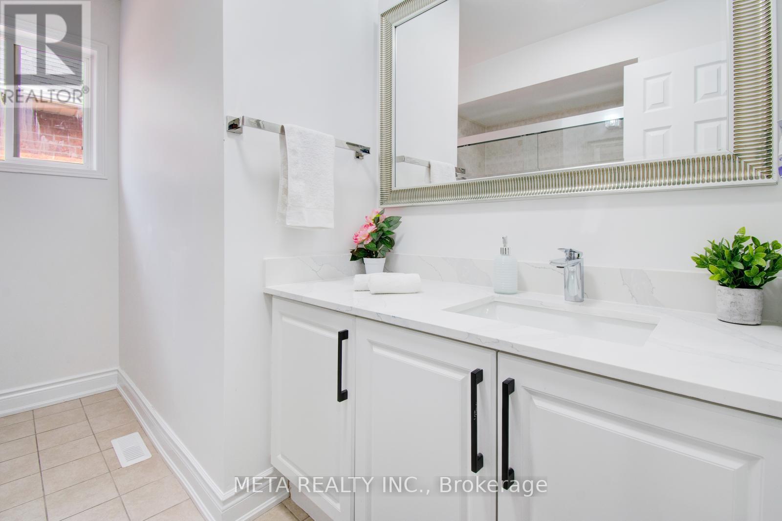 1067 Windbrook Grove, Mississauga, Ontario  L5V 2N7 - Photo 24 - W12199467
