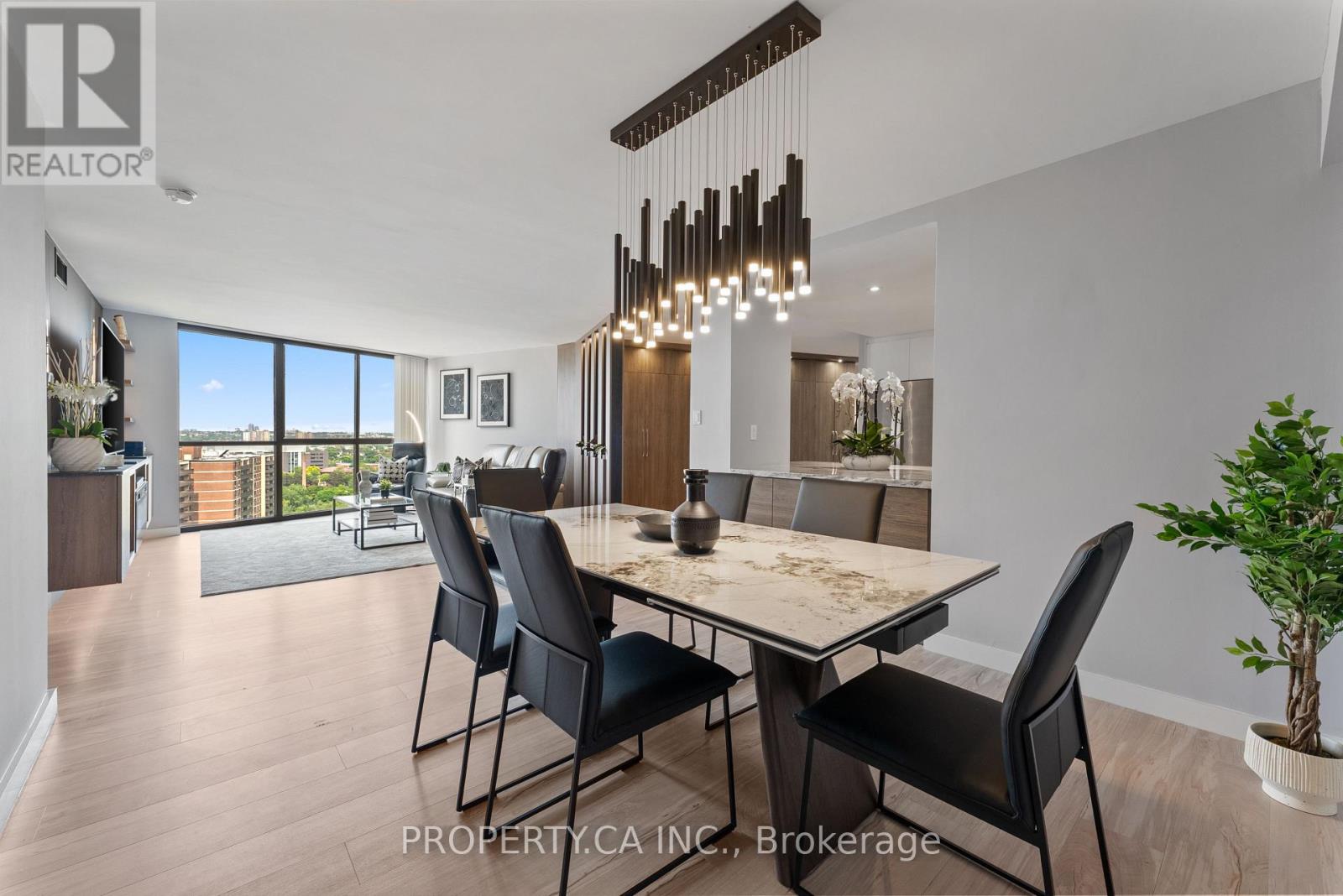 1701 - 40 RICHVIEW ROAD, Toronto, Ontario