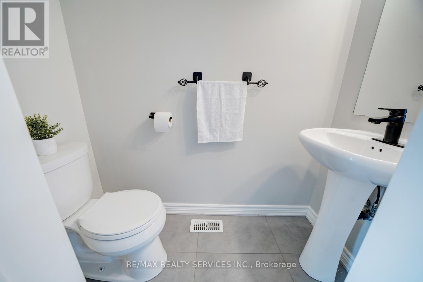 49 Woodcote Crescent, Halton Hills (Georgetown), Ontario  L7G 6M1 - Photo 22 - W12199480