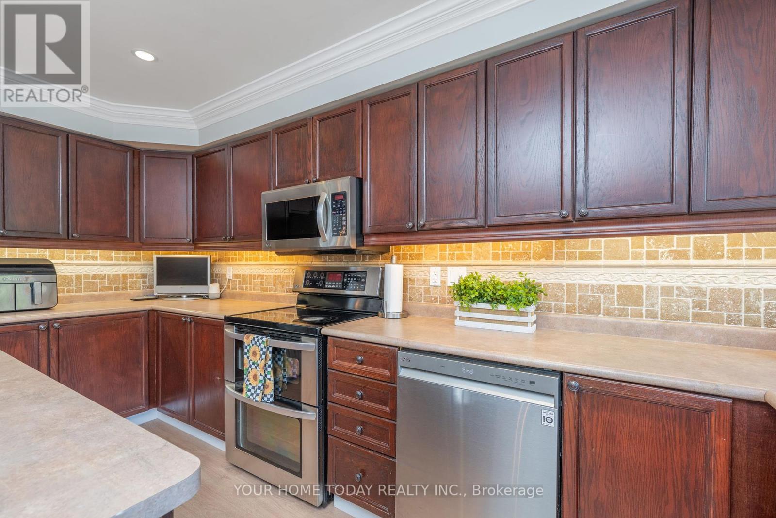 4 Huffmann Drive, Halton Hills, Ontario  L7G 5T8 - Photo 10 - W12199496