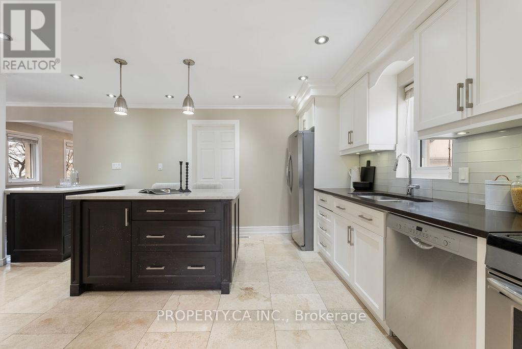 20 Woodward Avenue, Brampton, Ontario  L6V 1K1 - Photo 9 - W12199497
