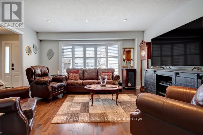 906 Cabot Trail, Milton, Ontario  L9T 3Y4 - Photo 6 - W12199499