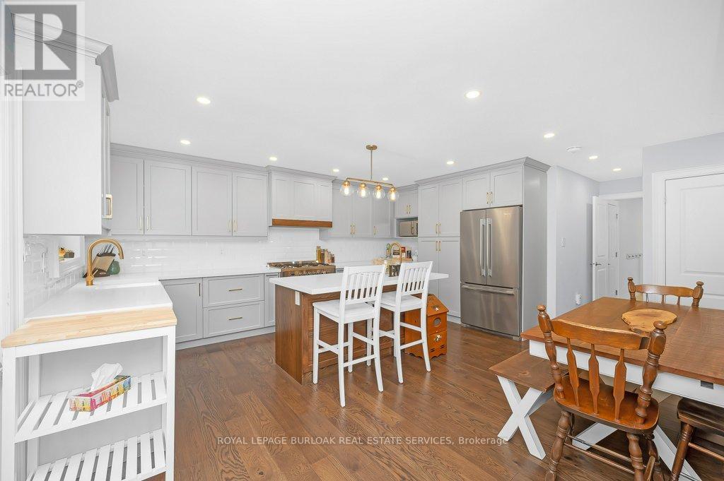 1927 Truscott Drive, Mississauga, Ontario  L5J 2A3 - Photo 10 - W12199506