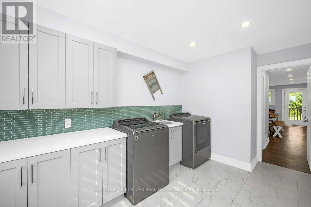 1927 Truscott Drive, Mississauga, Ontario  L5J 2A3 - Photo 14 - W12199506