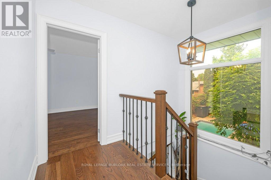 1927 Truscott Drive, Mississauga, Ontario  L5J 2A3 - Photo 16 - W12199506