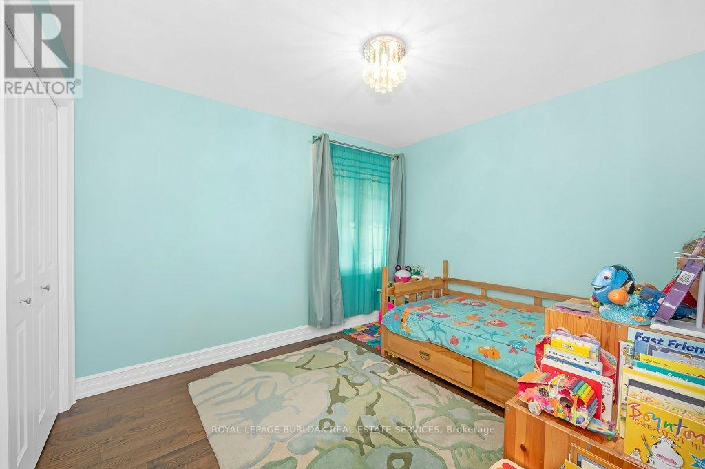 1927 Truscott Drive, Mississauga, Ontario  L5J 2A3 - Photo 22 - W12199506