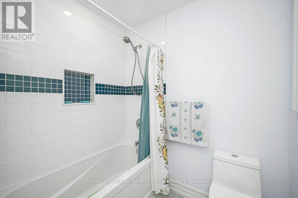 1927 Truscott Drive, Mississauga, Ontario  L5J 2A3 - Photo 25 - W12199506