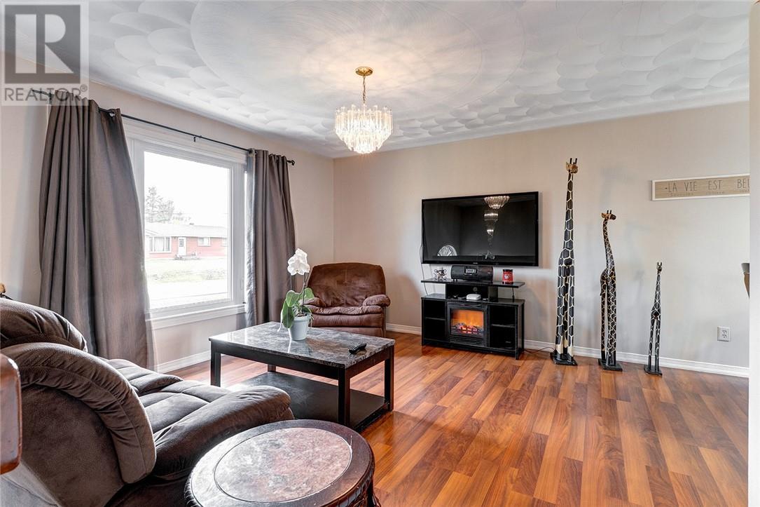 9 Hazel, Chelmsford, Ontario  P0M 1L0 - Photo 4 - 2122703