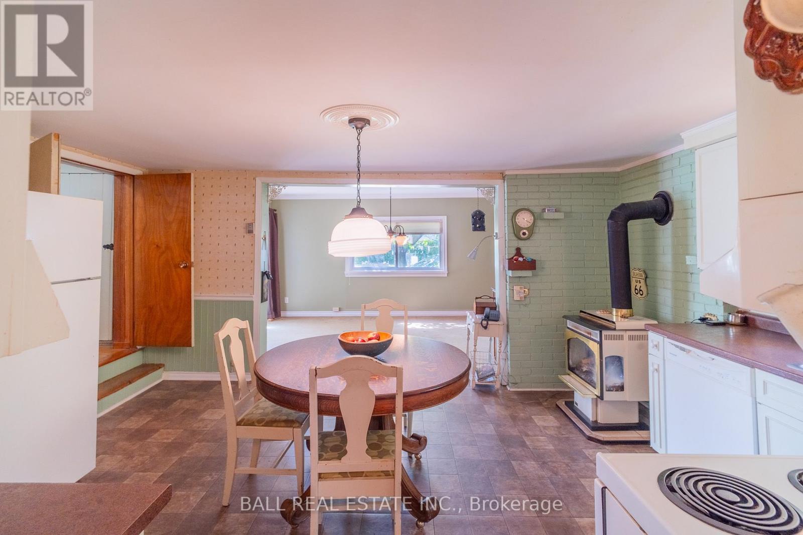 92 Bond Street W, Kawartha Lakes, Ontario  K0M 1N0 - Photo 35 - X12199530