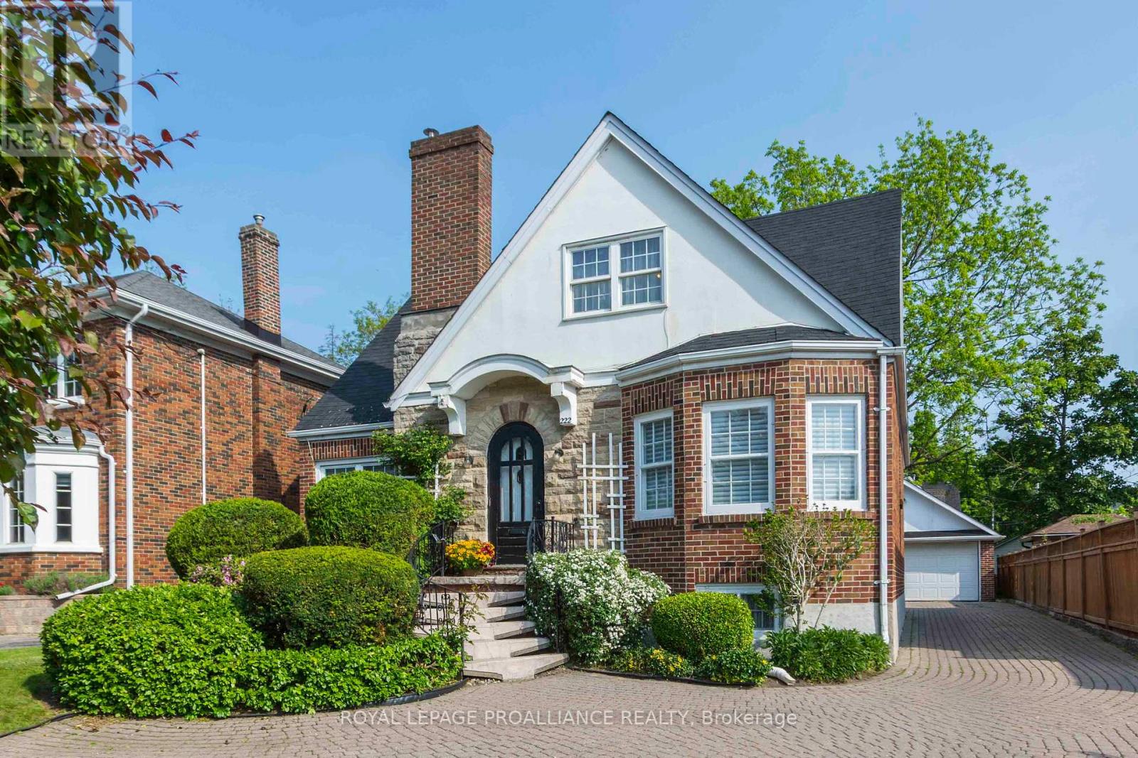 Property at 222 DUNDAS STREET W image 1