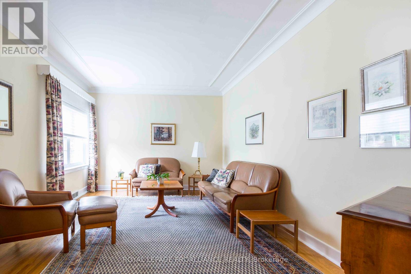 Property at 222 DUNDAS STREET W image 4