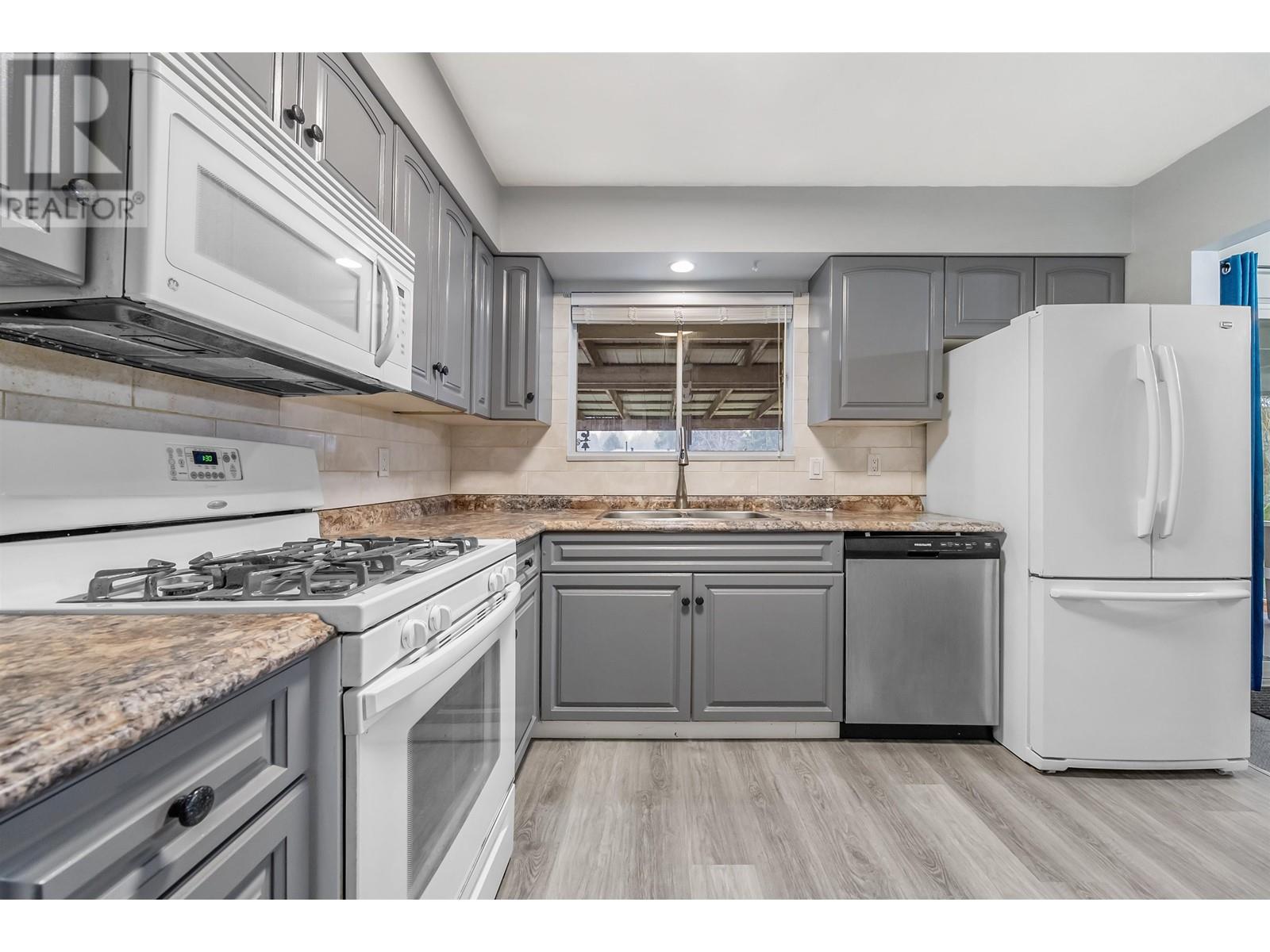 3745 Cedar Drive, Port Coquitlam, British Columbia  V3B 3E1 - Photo 9 - R2991566